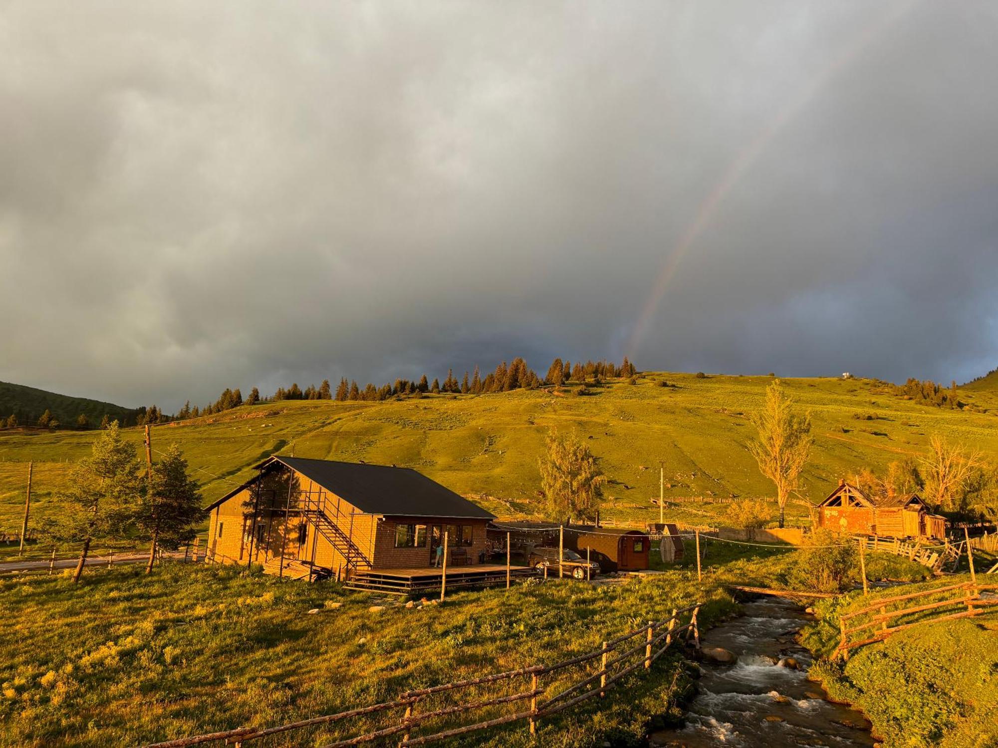 Mine Hostel Dzhergalan Jyrgalan Kültér fotó