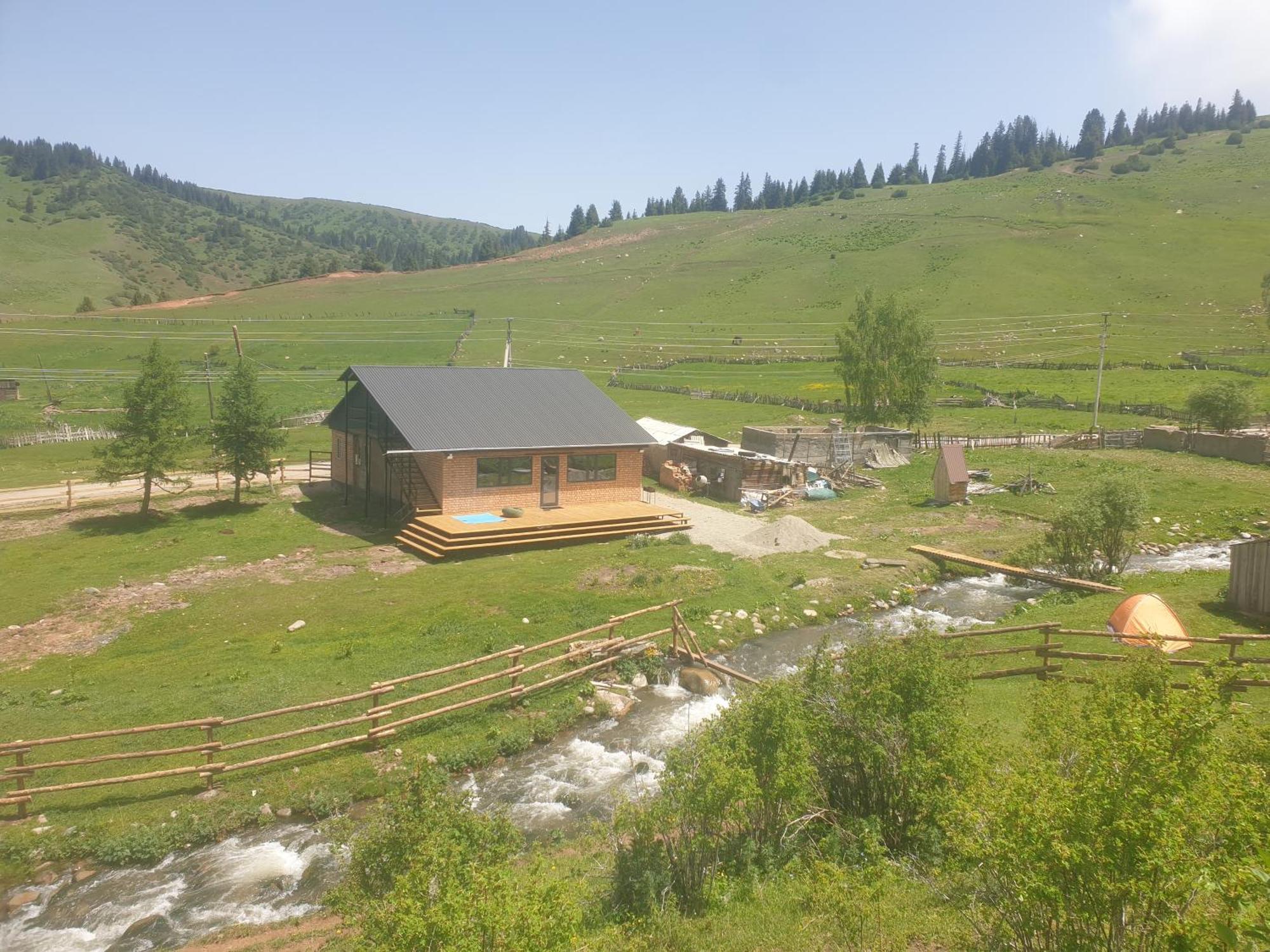 Mine Hostel Dzhergalan Jyrgalan Kültér fotó