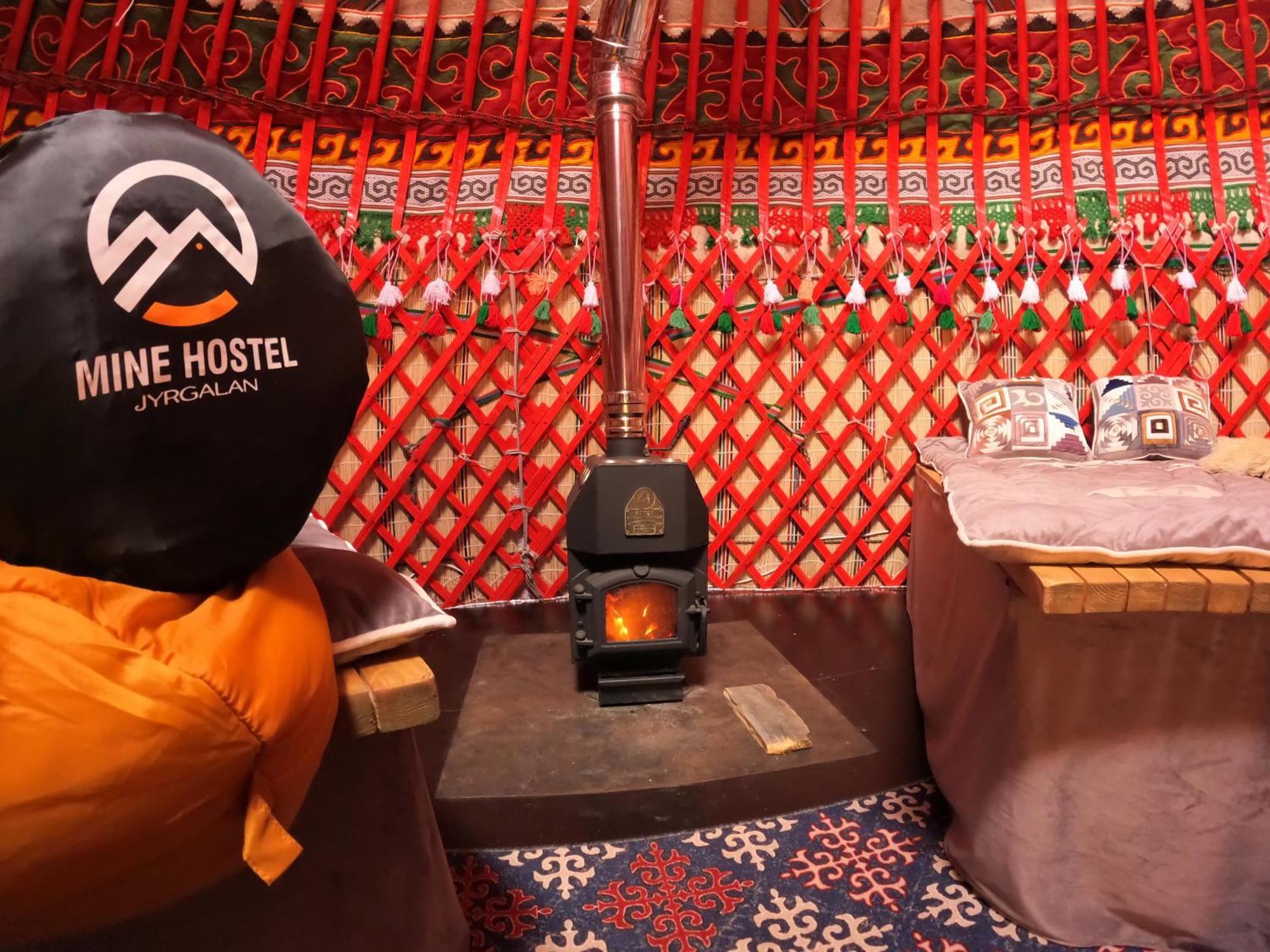 Mine Hostel Dzhergalan Jyrgalan Kültér fotó