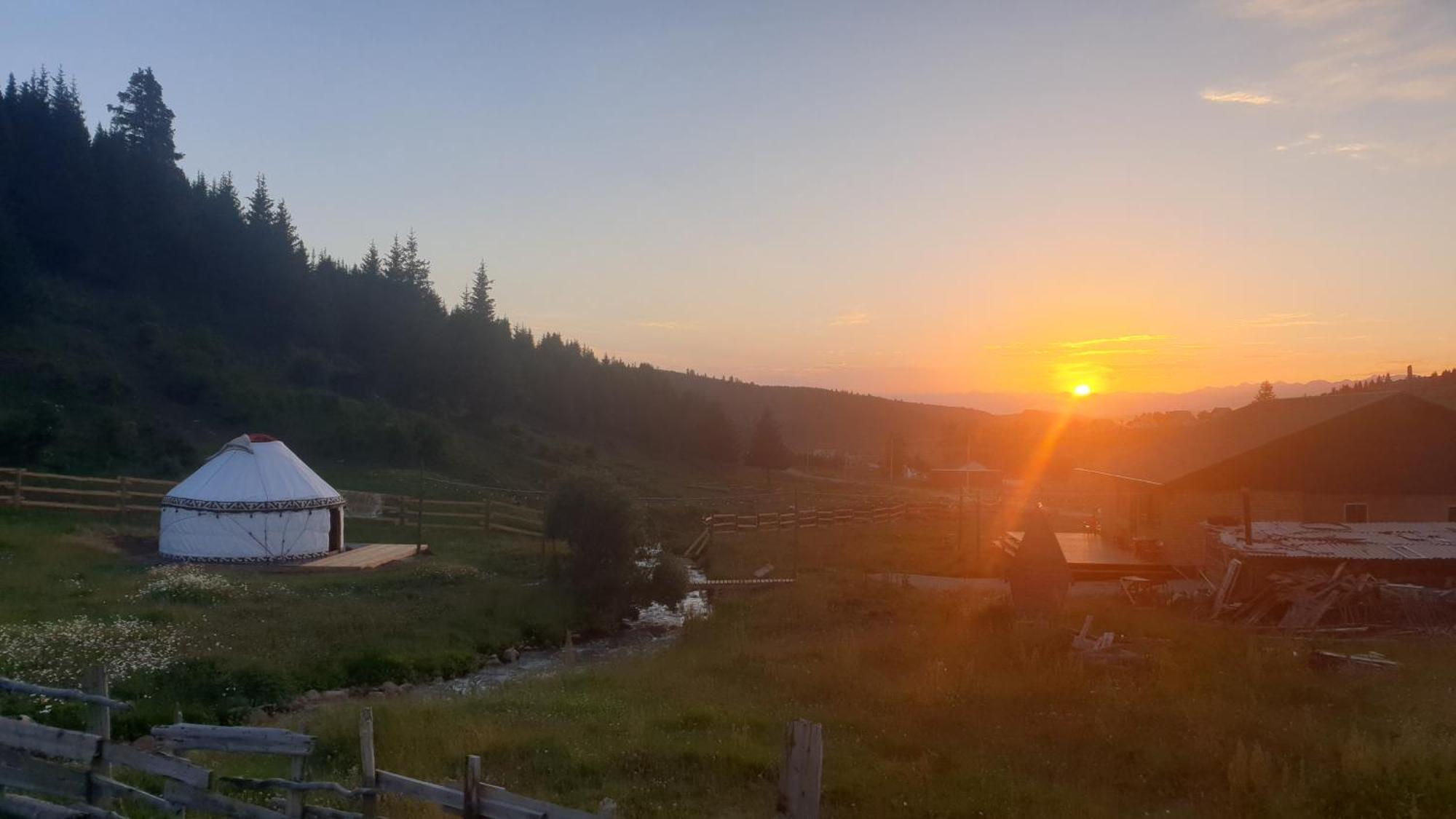 Mine Hostel Dzhergalan Jyrgalan Kültér fotó