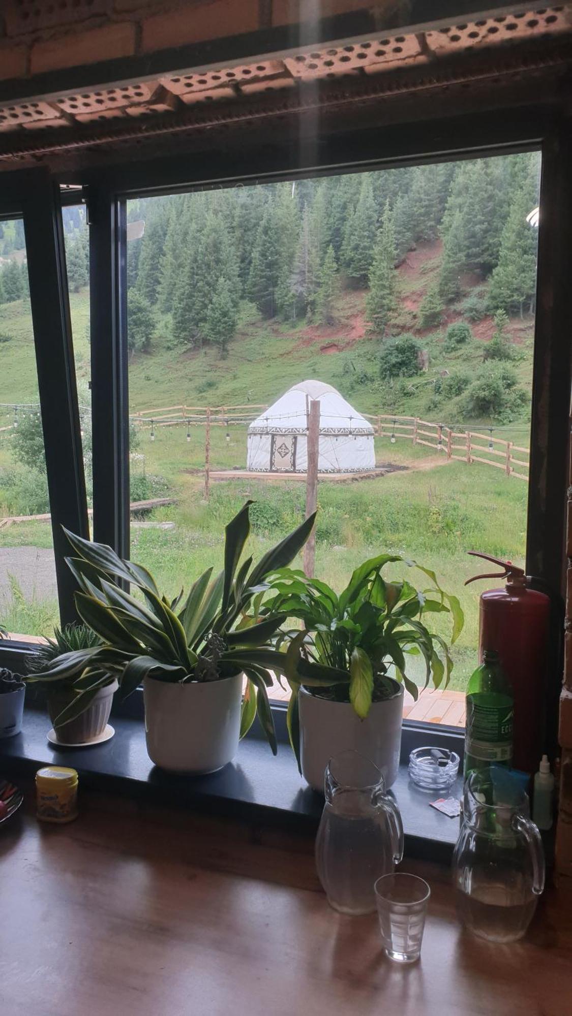 Mine Hostel Dzhergalan Jyrgalan Kültér fotó