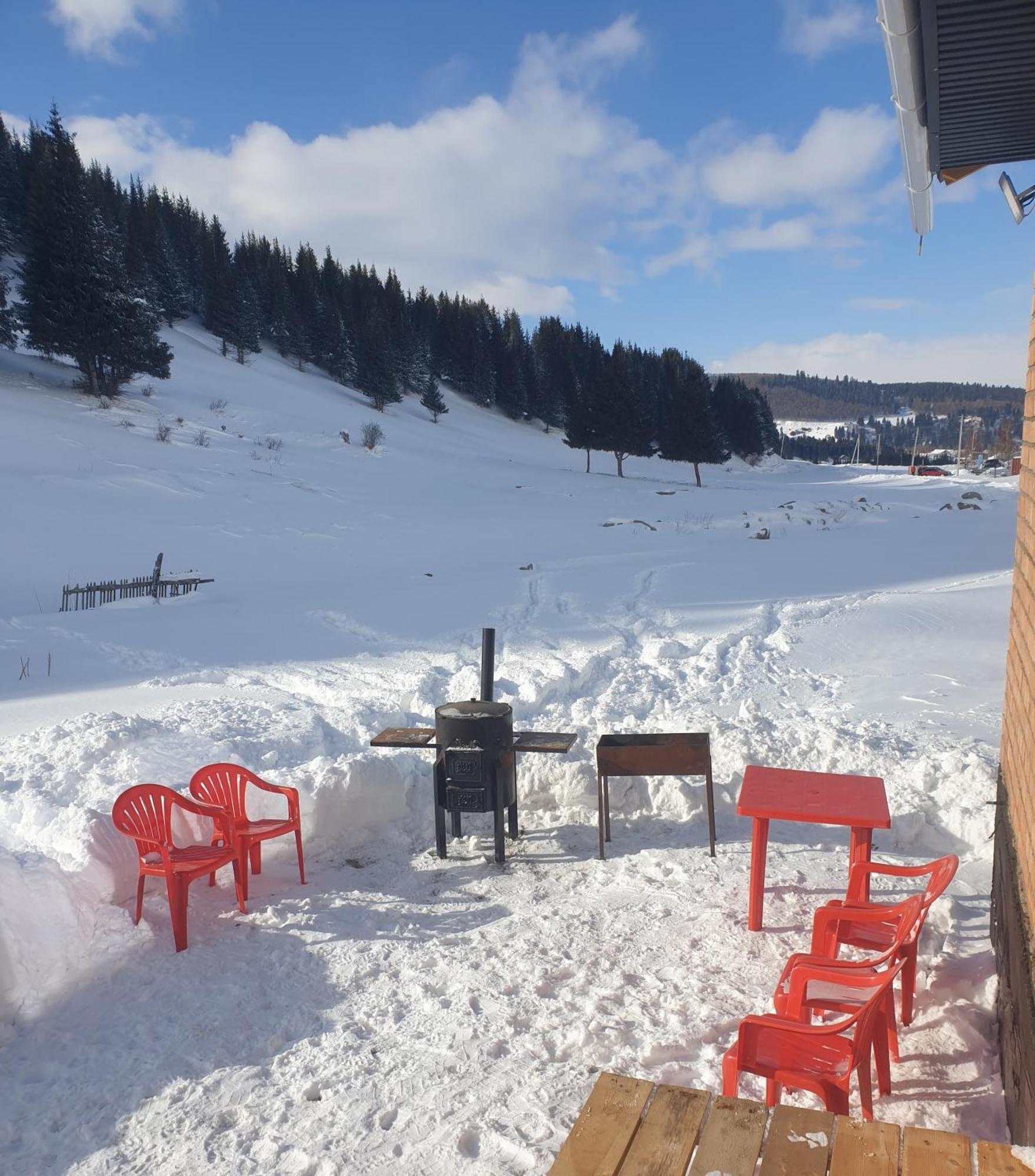 Mine Hostel Dzhergalan Jyrgalan Kültér fotó