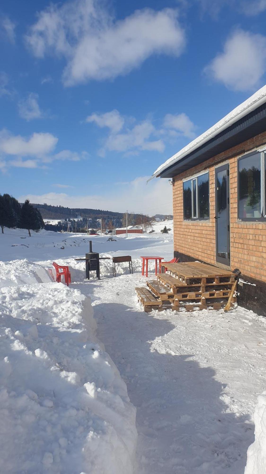 Mine Hostel Dzhergalan Jyrgalan Kültér fotó