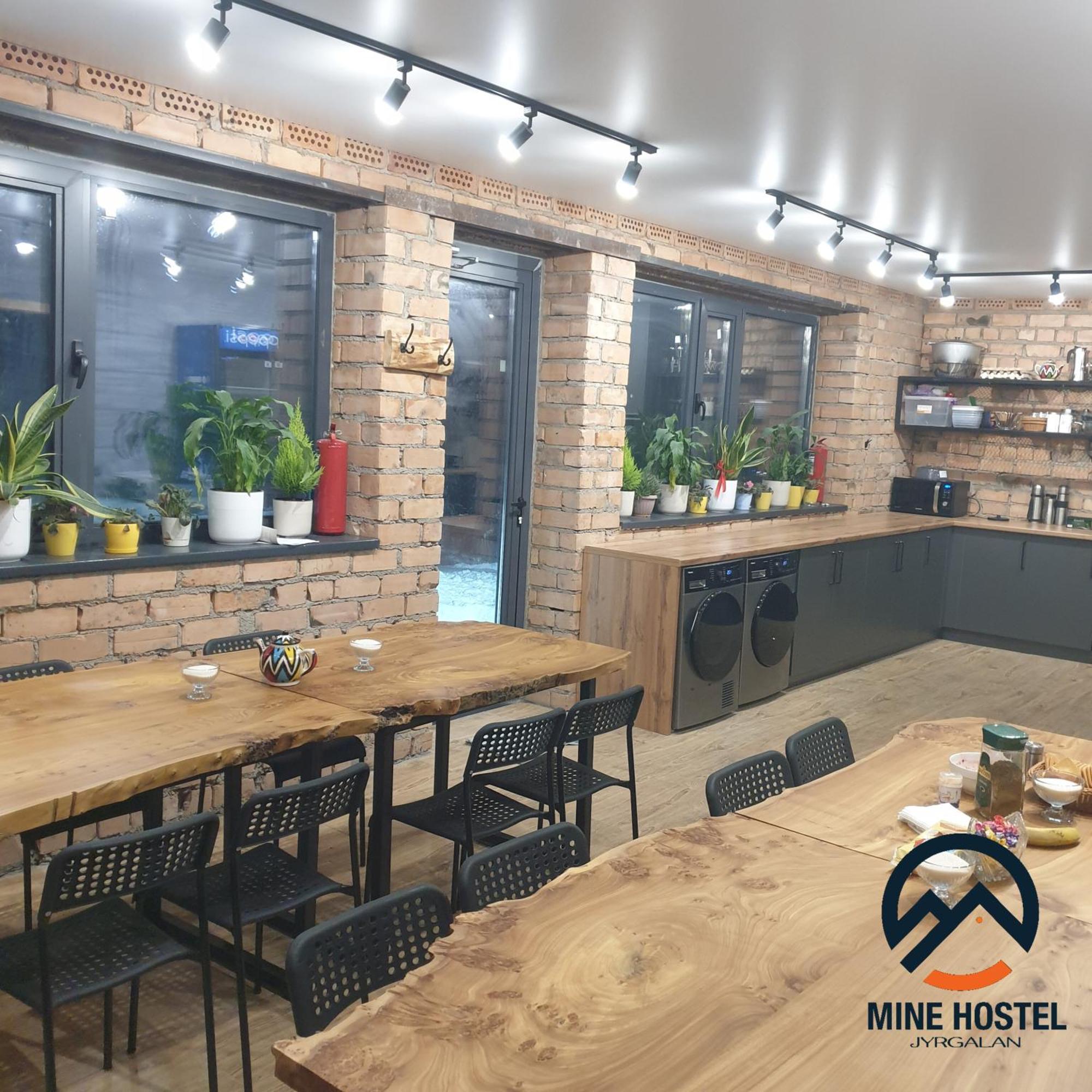 Mine Hostel Dzhergalan Jyrgalan Kültér fotó